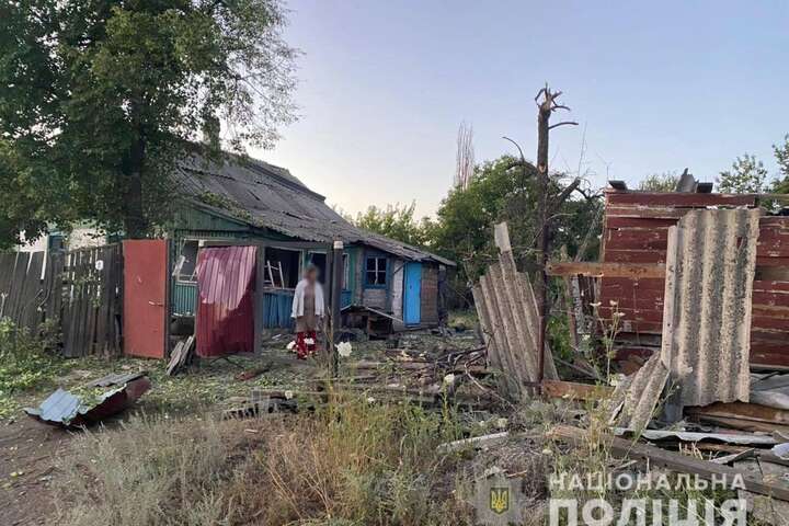 Рашисти обстріляли житлові будинки Донеччини: є загиблі та поранені (фото)