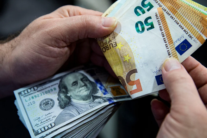 Чому долар зміцнився до світових валют: пояснення мінфіну США