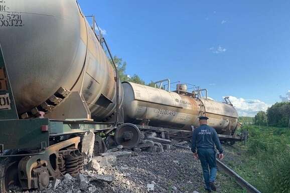 У Росії через «розкрадання металу» 12 вагонів зійшли з рейок: є загиблий