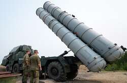Зенітно-ракетні системи С-300 призначені для знищення аеродинамічних та балістичних засобів повітряного нападу