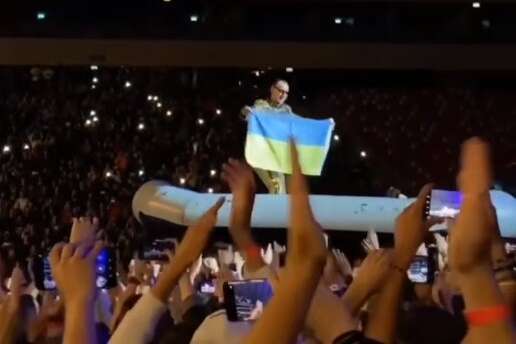 Группа Rammstein на концерте подняла флаг Украины (видео)