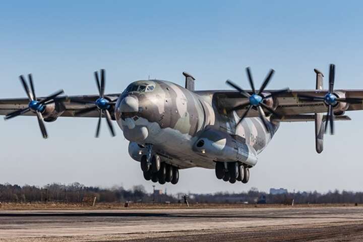 За тиждень РФ відправила до Білорусі щонайменше 15 транспортних літаків