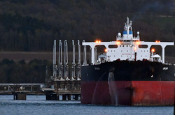 Европейские танкеры пытаются возить российскую нефть до того, как начнут действовать санкции