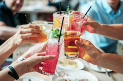 Ученые назвали безопасные дозы алкоголя для всех возрастов