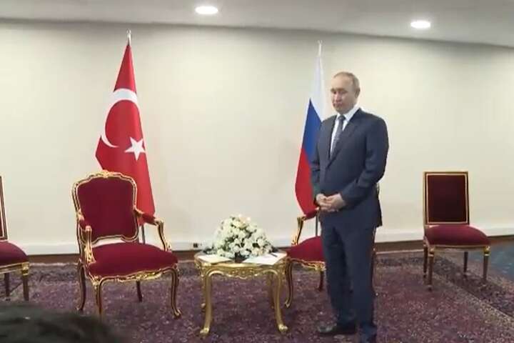 «Гра в очікування». Соцмережі висміяли Путіна перед зустріччю з Ердоганом (відео)