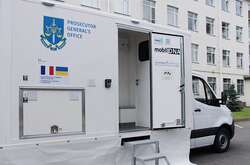 Франція передала Україні мобільну лабораторію ДНК (фото)