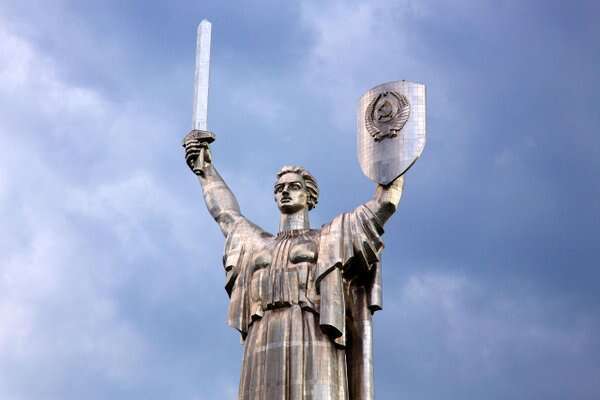 Завершилося опитування щодо монумента «Батьківщина-мати»: що вирішили українці
