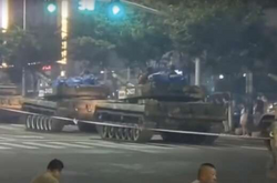 В Китае массовые протесты. На улицах появились танки (видео)