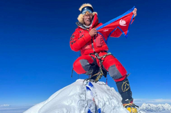 Непалець встановив рекорд з альпінізму: двічі піднявся на найвищі вершини