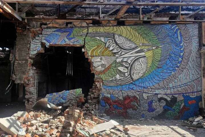 Оккупанты уничтожили в Мариуполе уникальные мозаики (фото)