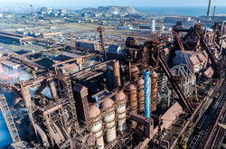 Рашисти продовжують вивозити сталь із окупованого Маріуполя