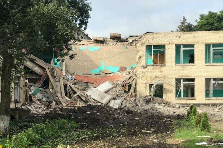  Окупанти зруйнували навчальний заклад на Харківщині (фото)