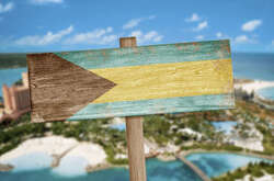 Багамские острова, а также британские острова Гернси и Мэн, теперь считаются Кремлем недружественными к России странами