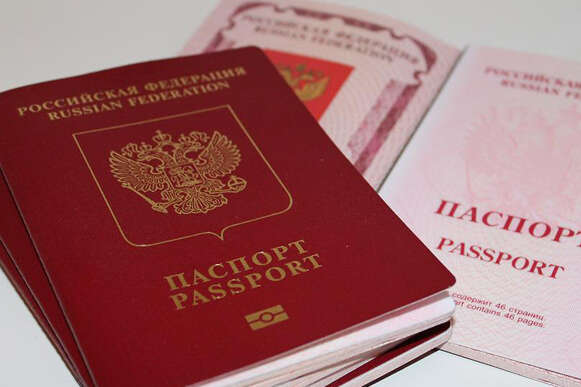 В окупованому Херсоні рашисти змушують підприємців отримувати паспорти РФ