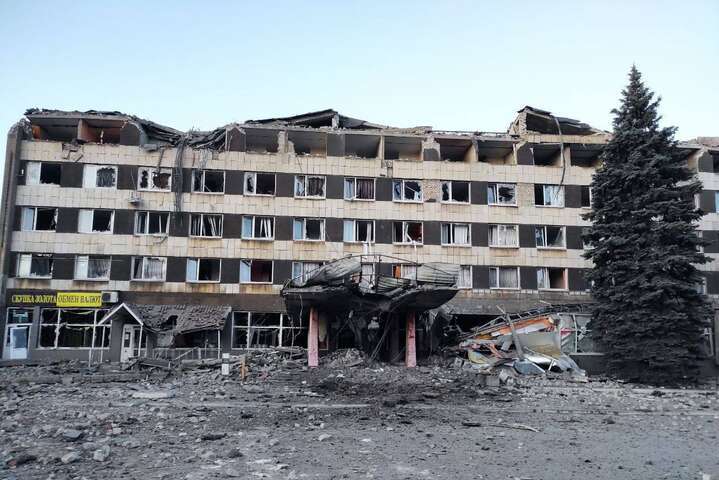ВСУ разрушили вражеский штаб в гостинице оккупированного Красного Луча (фото)