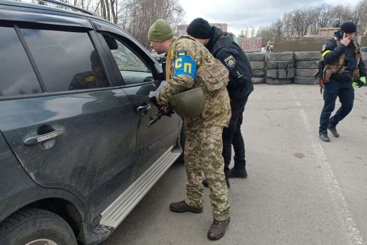 Військові посилюють перевірки на блокпостах у Борисполі: причина