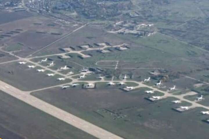 Росіяни взялися відновлювати аеродром в окупованому Мелітополі – розвідка