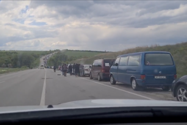 Окупанти блокують виїзд на Запоріжжі: люди вмирають у черзі
