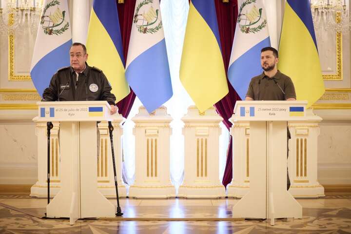  В Україну завітав президент Гватемали: підписано угоду про безвіз (фото, відео)