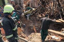 Обстріл Чугуєва: з-під завалів будинку культури дістали тіла двох людей