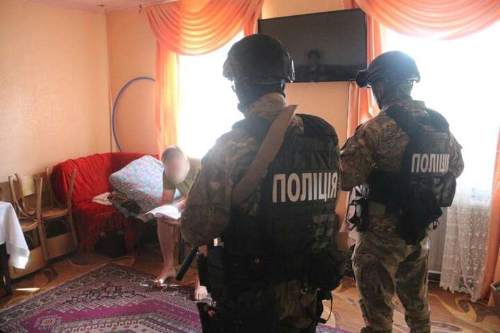 На Київщині виготовляли фальшиві довідки охочим втекти від мобілізації (відео)
