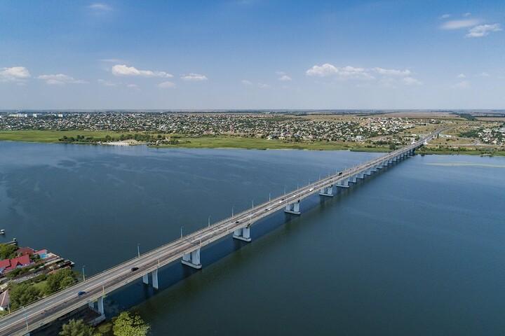«Окупанти, вчіться плавати»: Соцмережі дякують ЗСУ за роботу по Антонівському мосту (фото)