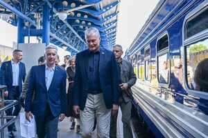 Президент Литви прибув до України, щоб відзначити День державності