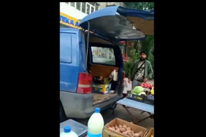 После разговора с активистами мужчина пообещал поддерживать ВСУ