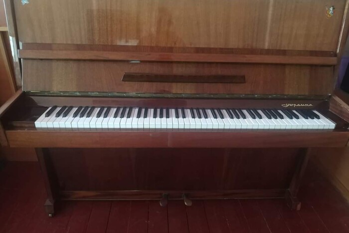 Музична школа на Черкащині придбала фортепіано за відро абрикосів