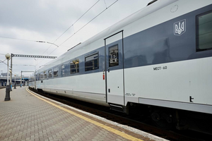 «Укрзализныця» ускоряет два поезда за границу