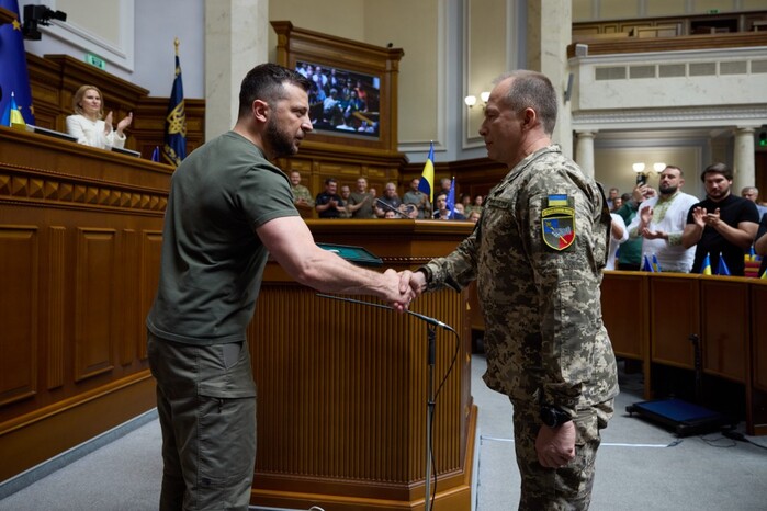 Президент вручив військовим відзнаки «Хрест бойових заслуг» (фото)
