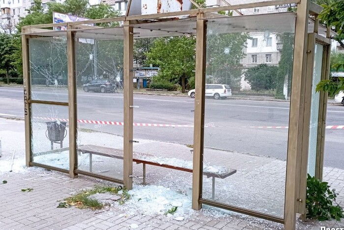 Удар поблизу зупинки в Миколаєві: жахливі кадри