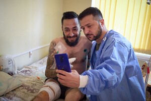 Зеленський на Одещині відвідав поранених бійців: промовисті фото та відео