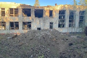 Десятиметрові вирви та руйнації: з’явились фото наслідків удару по Харкову