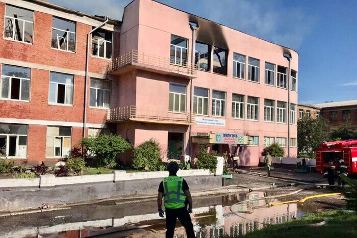 Харьков после ночных обстрелов: горело училище, пострадавших нет (фото)