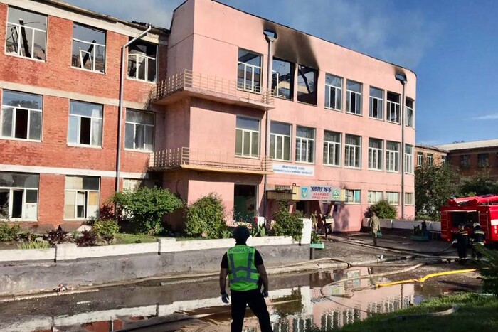 Харків після нічного обстрілу: горіло училище, постраждалих немає (фото)
