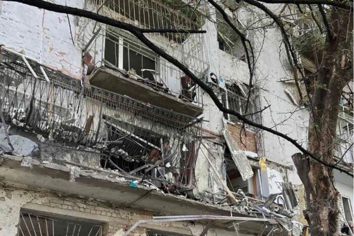 Нічний обстріл спального району Миколаєва: з’явилися фото руйнувань