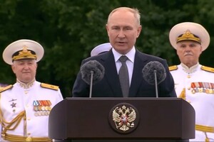 Путін звернувся до моряків під час параду у Санкт-Петербурзі