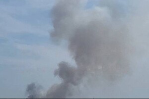 У небо над Одесою підіймається дим