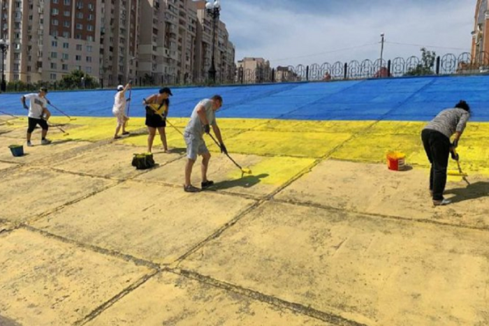 Активісти відновили у Києві гігантський прапор