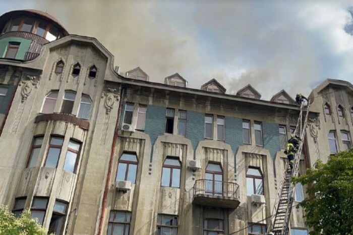В Одесі горить пам'ятник архітектури: десятки людей евакуйовані