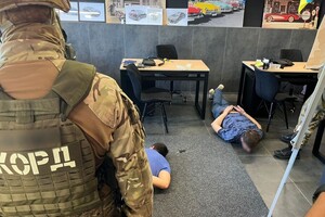 На Прикарпатті «благодійники» продавали машини з гумдопомоги