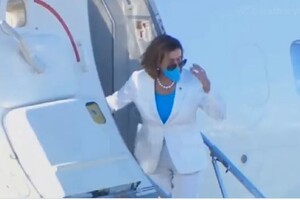 Спікерка Палати представників США вилетіла з острова 