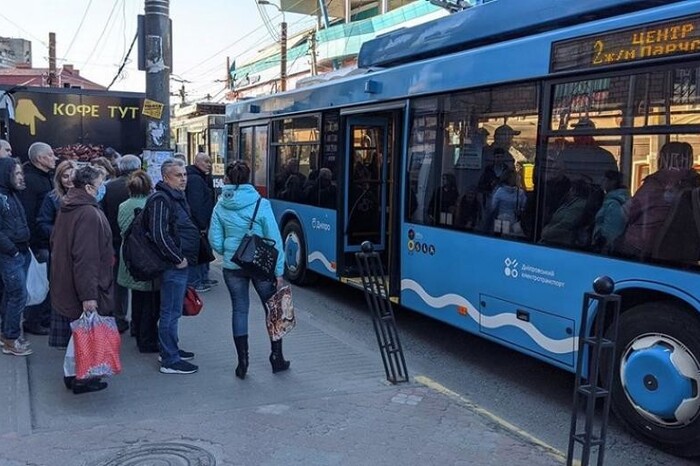 Одне з найбільших міст України зупиняє транспорт під час тривоги 