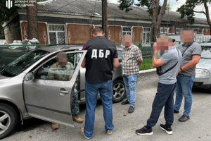 Працівники ДБР спільно із СБУ затримали спритника «на гарячому» під час одержання неправомірної вигоди