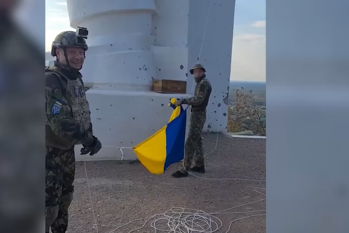 Наші захисники підняли український прапор над найвищою точкою Святогірська (відео)