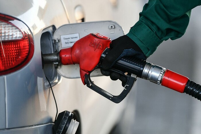 Ціни на бензин у США падають другий місяць після рекордного стрибка 