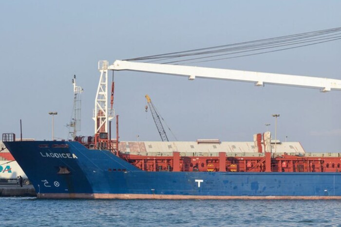 Ліван зняв арешт із судна з краденим українським зерном. МЗС зробив заяву 
