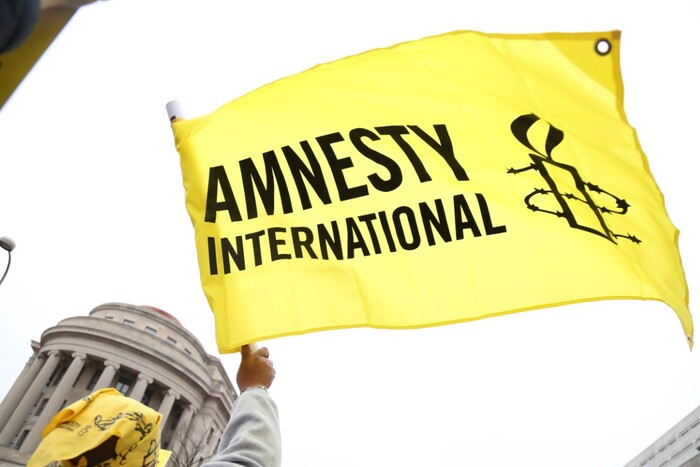 Amnesty International звинуватила Україну у «порушенні законів війни»: реакція МЗС і Банкової