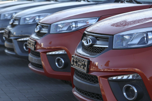  У липні продажі нових легкових та нових комерційних авто у Росії впали на 75%